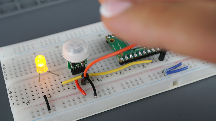 Raspberry Pi Pico PIR Motion Sensor Detect Motion Demonstration Example