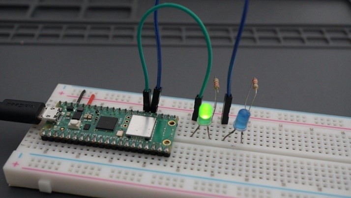 Raspberry Pi Pico Asynchronous Programming - Blink Multiple LEDs - Demonstration